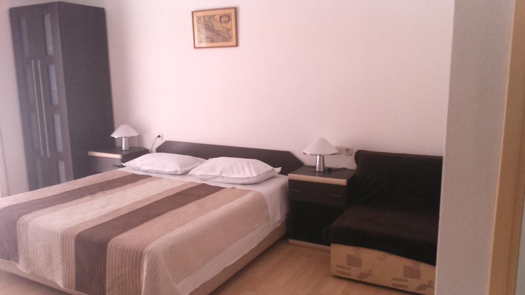 Apartments Lorenco Брела Екстериор снимка