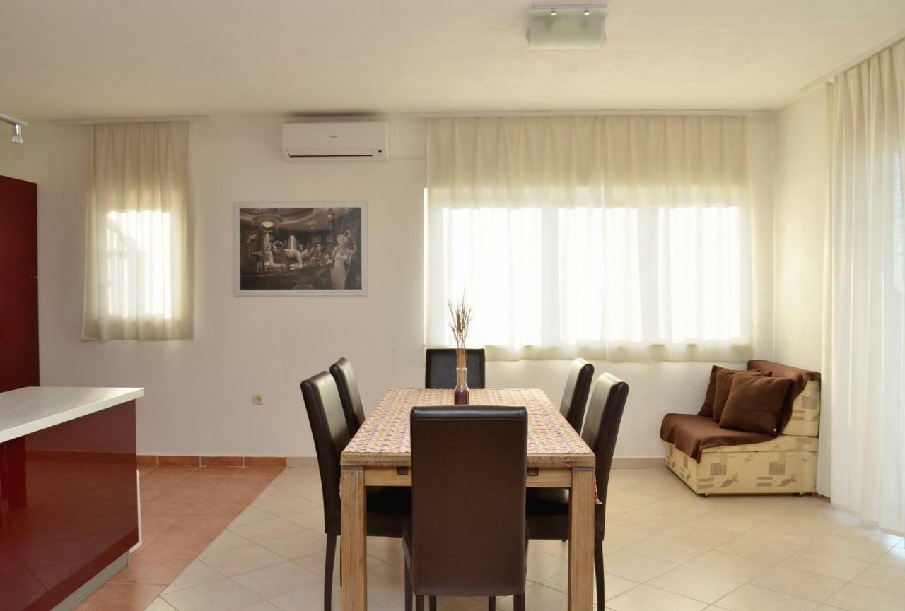Apartments Lorenco Брела Екстериор снимка