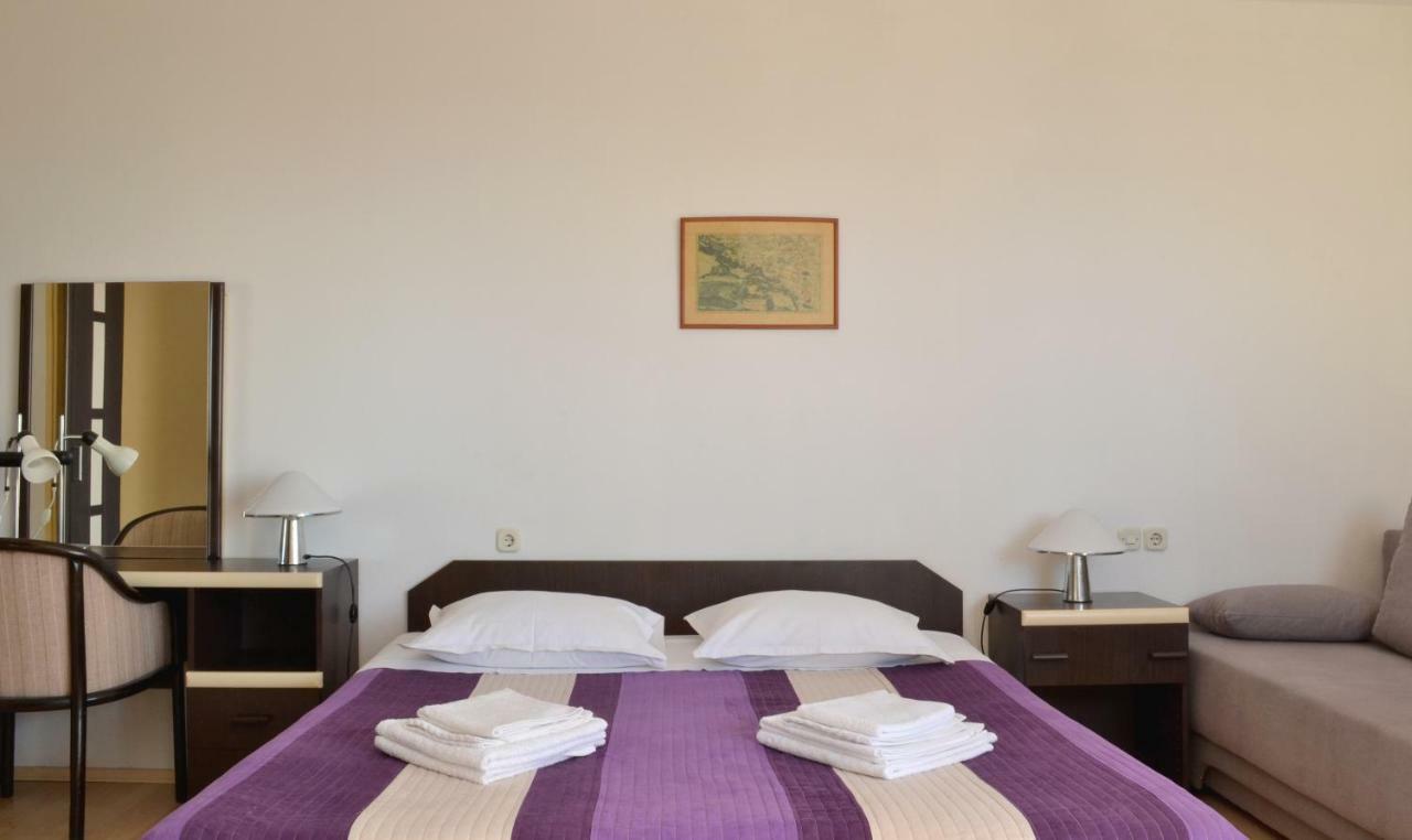 Apartments Lorenco Брела Екстериор снимка