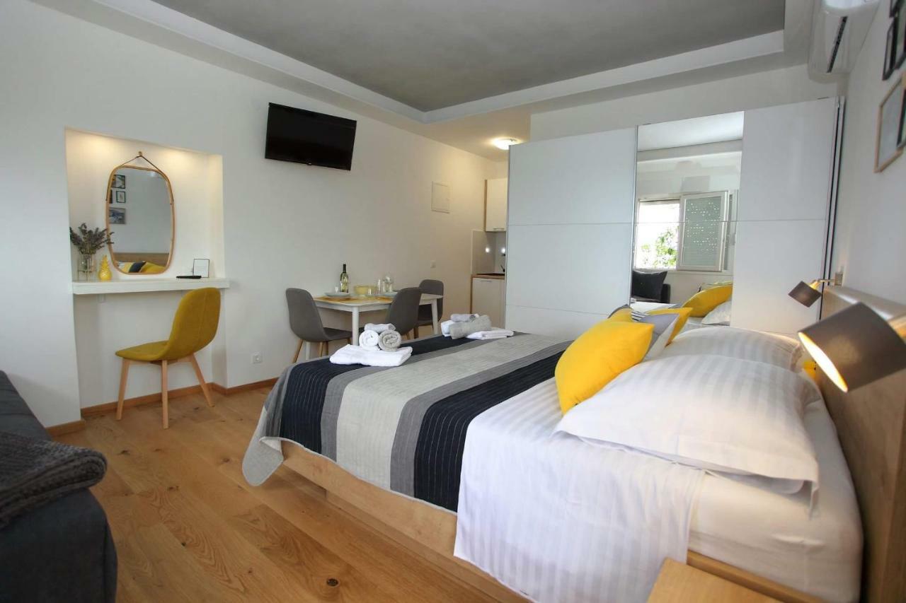 Apartments Lorenco Брела Екстериор снимка