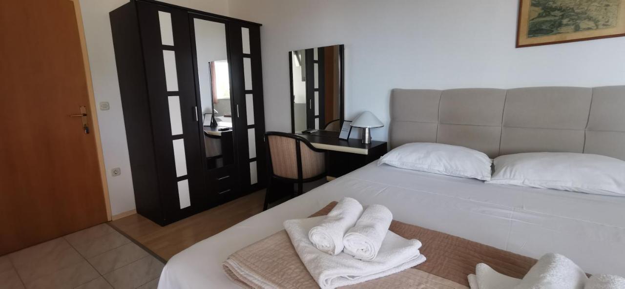 Apartments Lorenco Брела Екстериор снимка