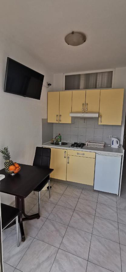 Apartments Lorenco Брела Екстериор снимка